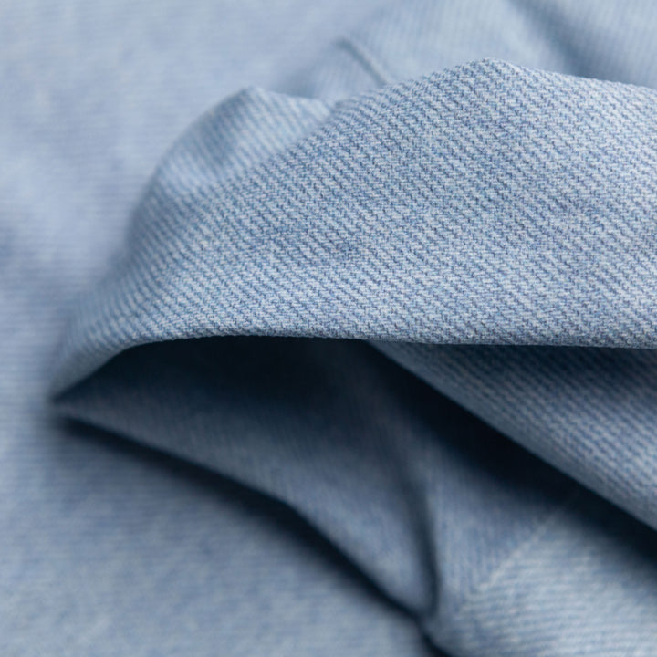 Active Shirt in Blue Chambray